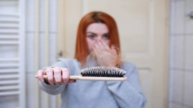 Cette incroyable technique lutte contre la perte de cheveux !