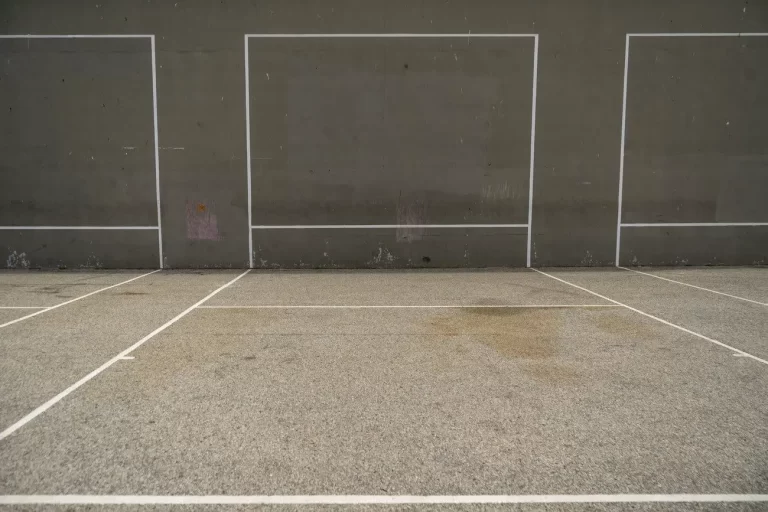 Taille d'un terrain de badminton : découvrez les dimensions clés !