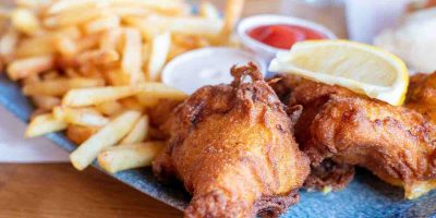 poulet-fermier-dore-au-four-avec-frites-croustillantes